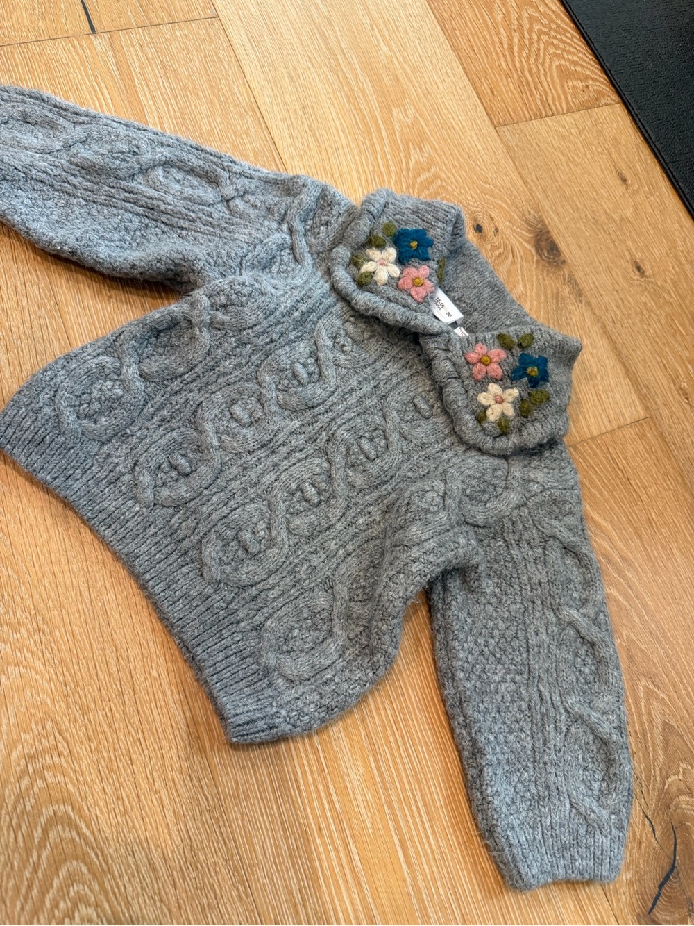 Zara • Floral Embroidered Collar Knit Sweater